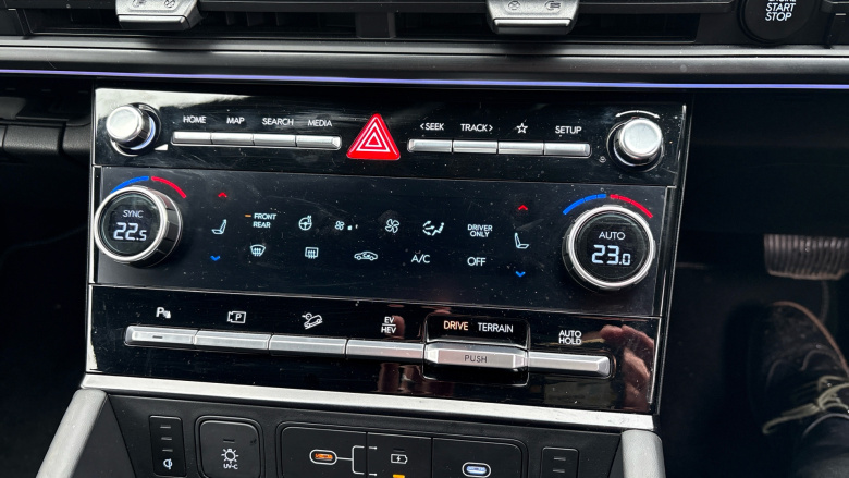 Hyundai SANTA FE 1.6 TGDi Plug-in Hybrid Calligraphy 5dr 4WD Auto Estate